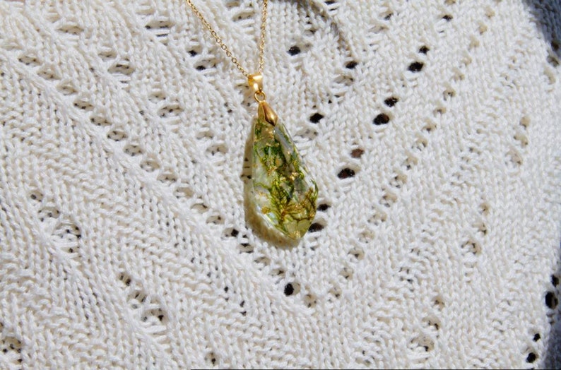 Secret garden amulet, real moss with little golden pieces image 4