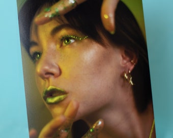 Photo print portrait glitter glossy woman