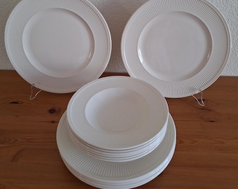 Platos llanos Wedgwood Winsor (31 cm, 27,5 cm) y platos hondos.
