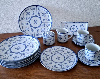 Indian Blue Dinner, 15 Pieces.
