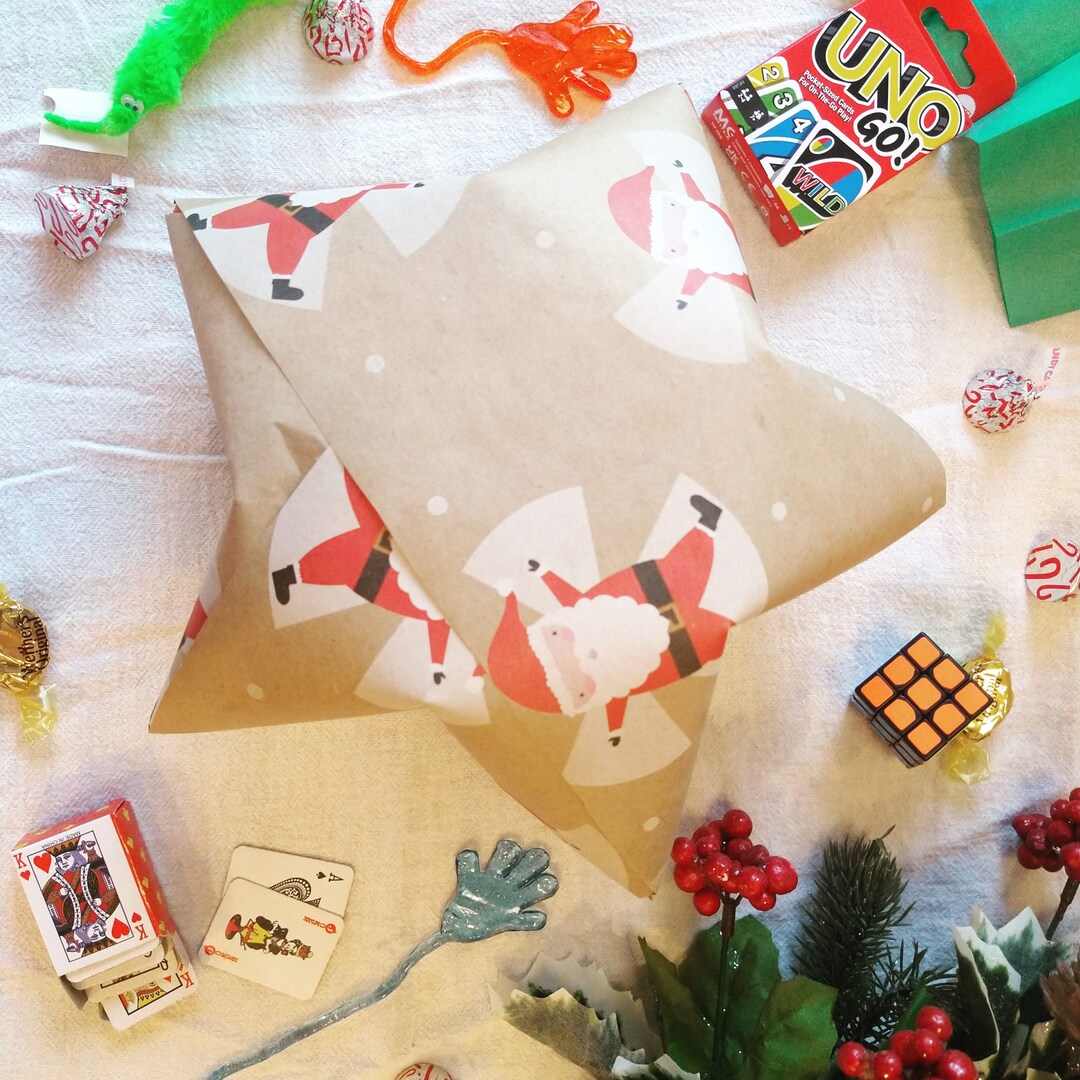 Christmas Cracker Stars, 4 Pack of Crackers, Christmas Surprise Presents, Toys & Games, Candy