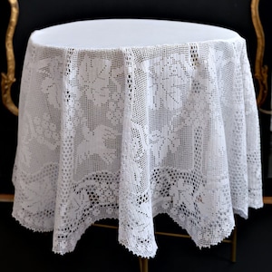 Vintage 1930&#39;s Mary Card Crochet lace tablecloth ~ Grapevine and Silver eye