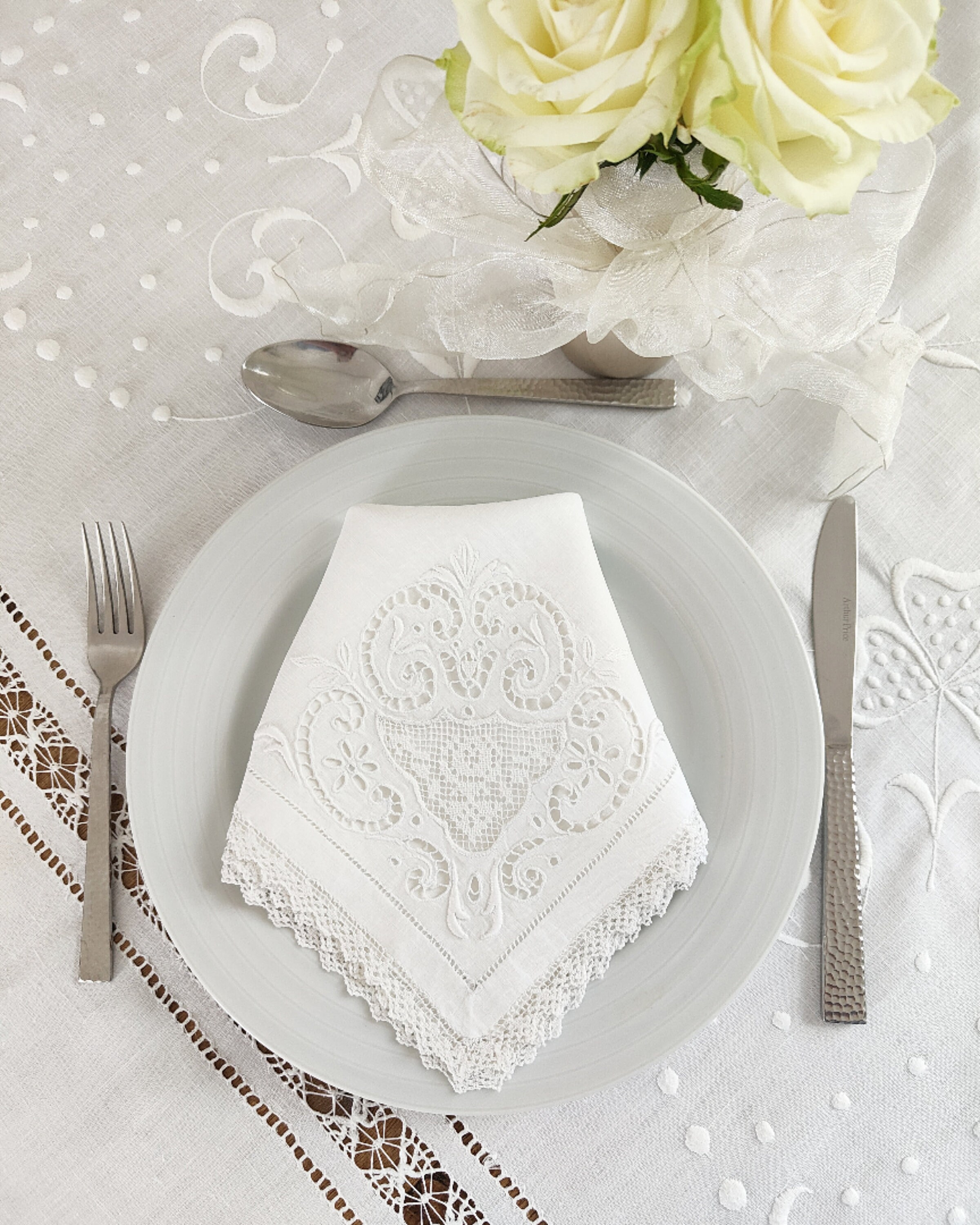 Large Unused Vintage Irish Linen Tablecloth/bedspread Embroidered With