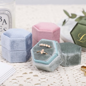 Caja de terciopelo para anillos con forma hexagonal personalizada en 12 colores, caja para anillos con monograma, caja para anillos con doble ranura, soporte para anillos de compromiso, caja para anillos de propuesta de boda