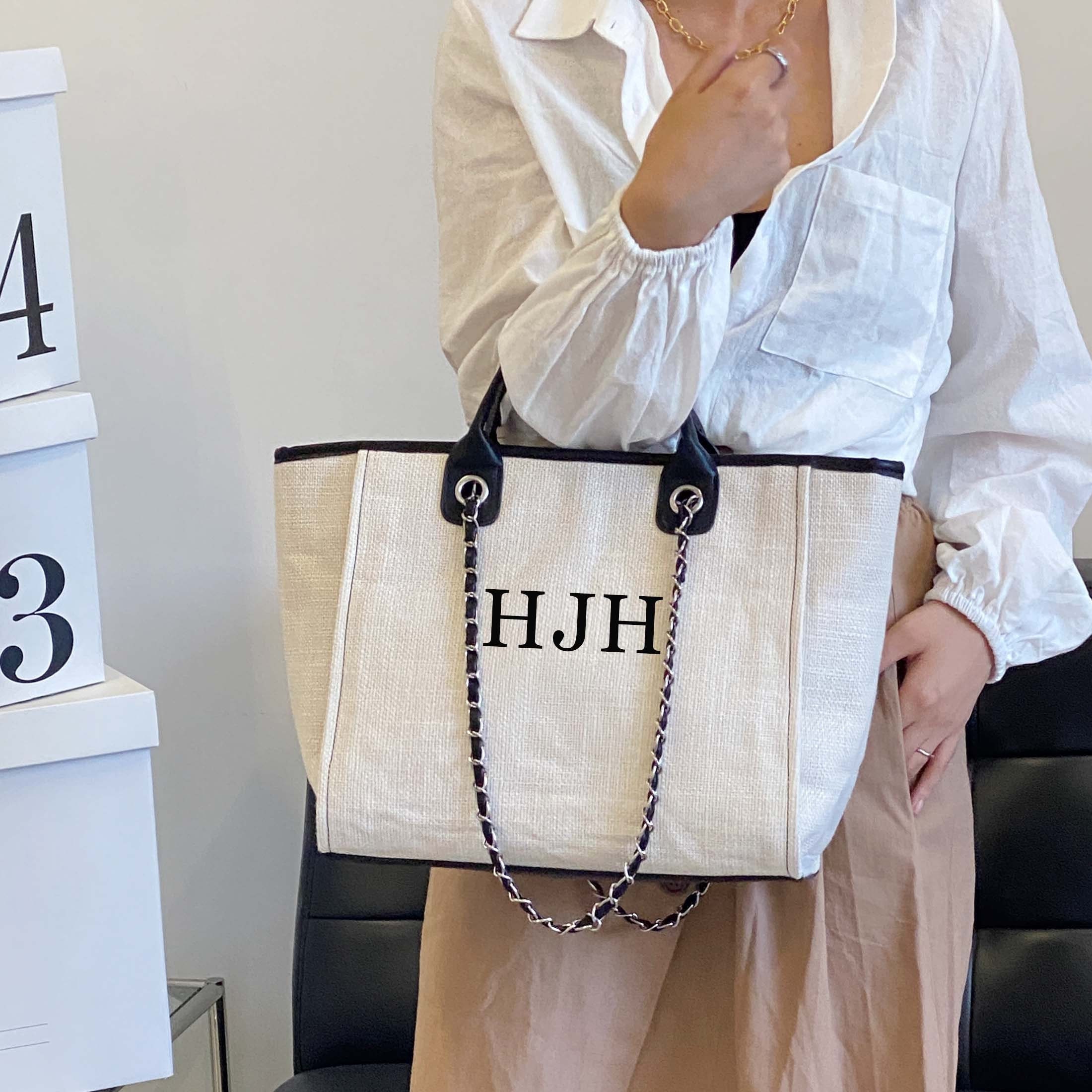Chain shop tote handbag