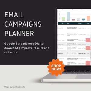 Könnte beinhalten: Ein Laptop zeigt einen Google Tabellen Marketingplan. Der Bildschirm zeigt ein Balkendiagramm und eine Liste von Themen. Auf dem Bildschirm steht "EMAIL CAMPAIGNS PLANNER". Ein orangefarbener "SHOP NOW!" Aufkleber befindet sich auf dem Laptop.