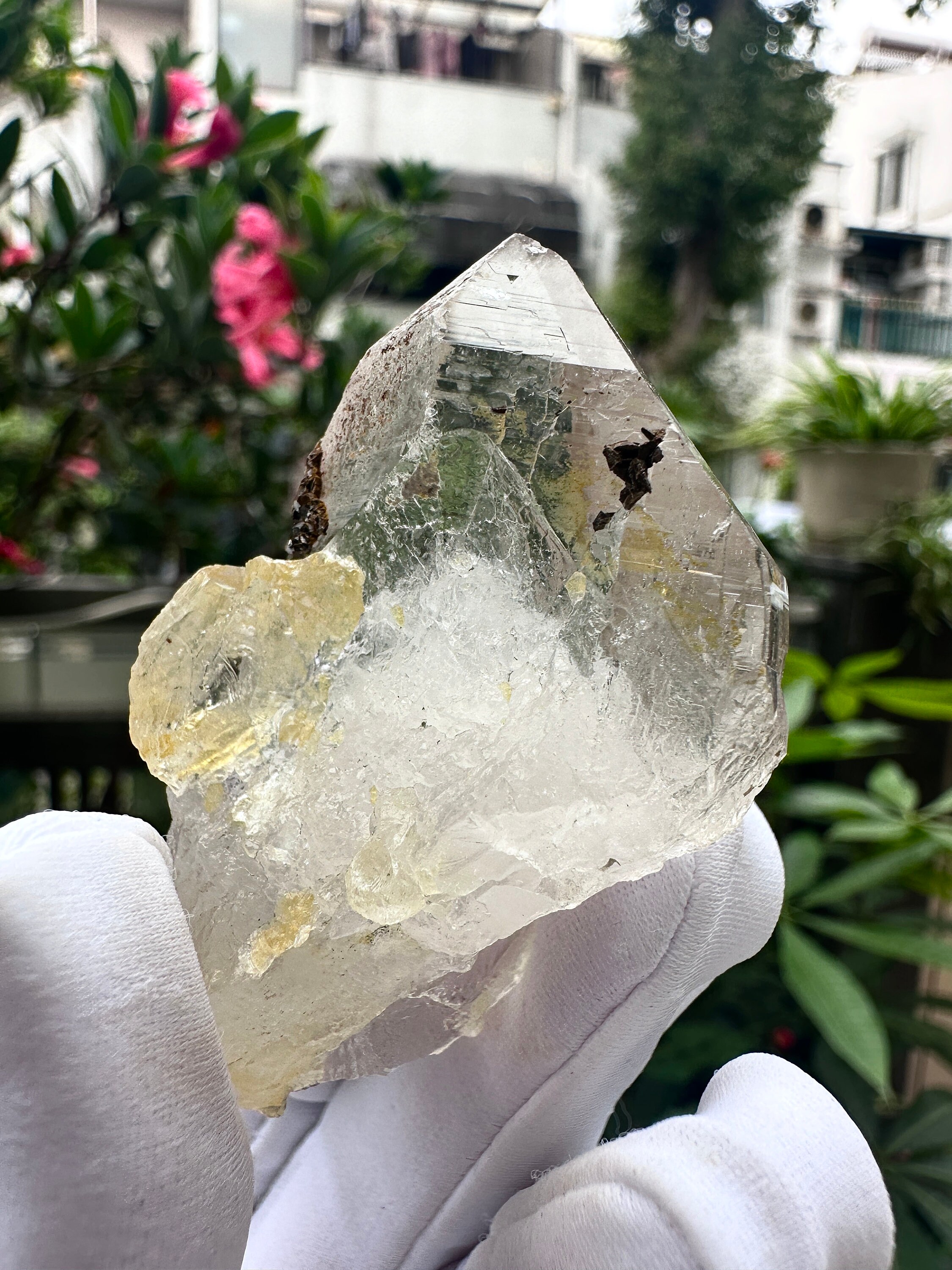 ヒマラヤ水晶　パキスタン　透明度最高レベル パキスタン、ハシュピ産の極上透明ヒマラヤ水晶、雲母含有