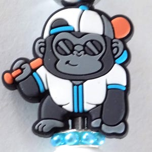 Cortador de papel, abrecartas, cuentas de silicona, cuenta de jugador de béisbol mono gorila, colores plata/blanco/azul/naranja.