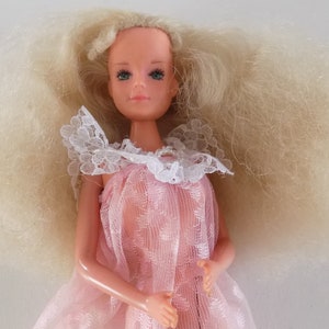 Barbie Hair Style & Curl  Poupée Barbie Tête à Coiffer Deluxe
