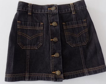 Jupe en jean pour enfant article de seconde main vintage année 1990 taille 8 ans , coloris noir.