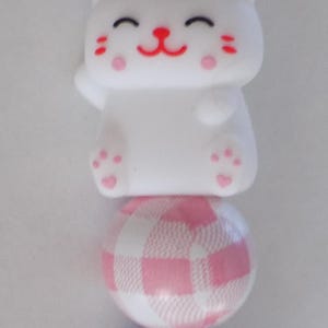 Abrecartas, cortapapeles, perlas, gatito blanco.