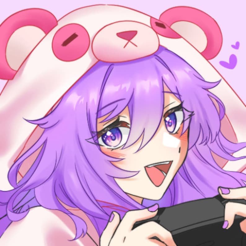 Puede incluir: Un personaje de anime con cabello morado que lleva una sudadera con capucha rosa y blanca con orejas de oso. El personaje sostiene un mando de videojuego negro y tiene una expresi&oacute;n juguetona en su rostro.