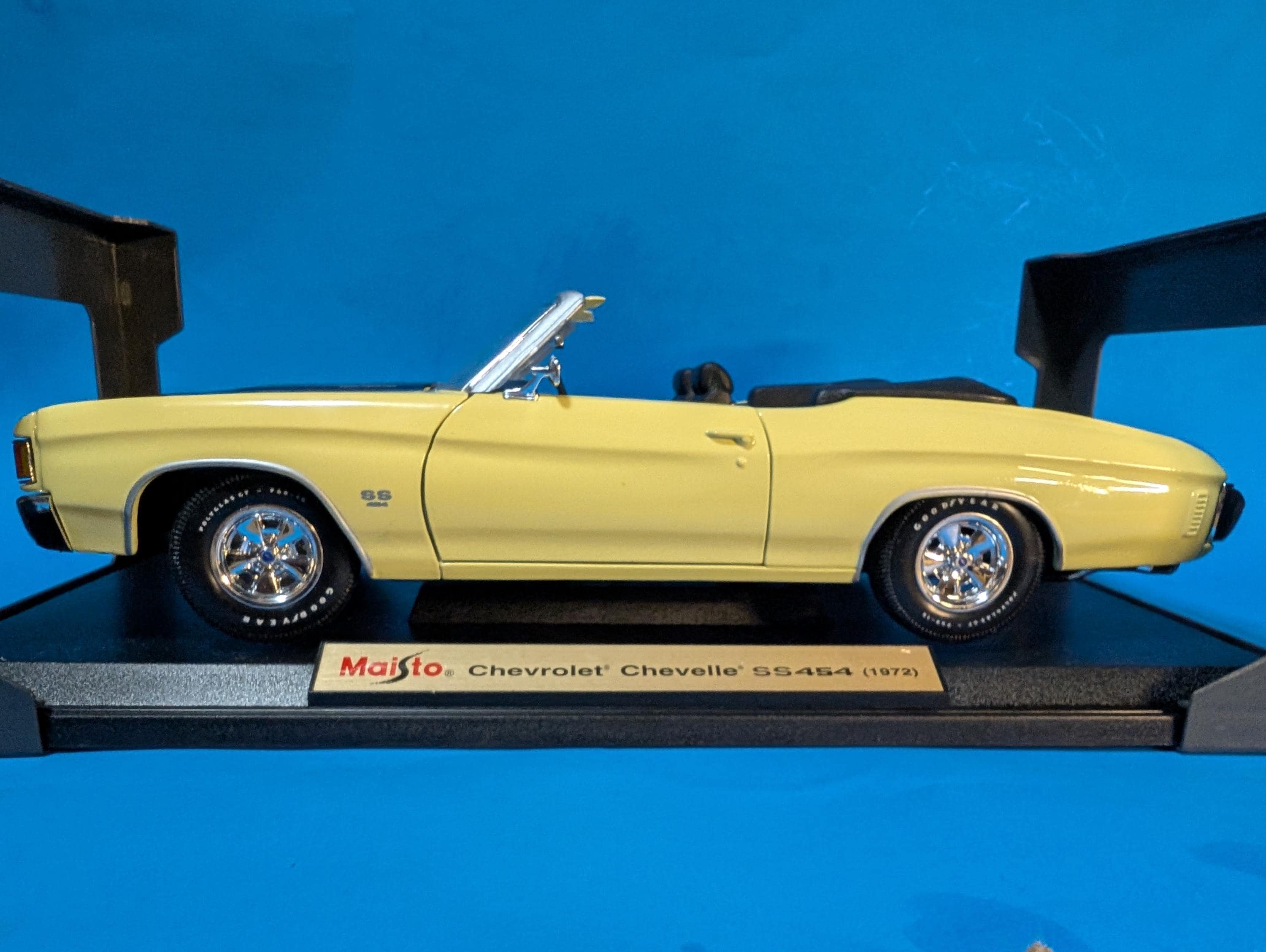 Chevy 1:18 Maisto 1972 Chevrolet Chevelle SS454 Diecast