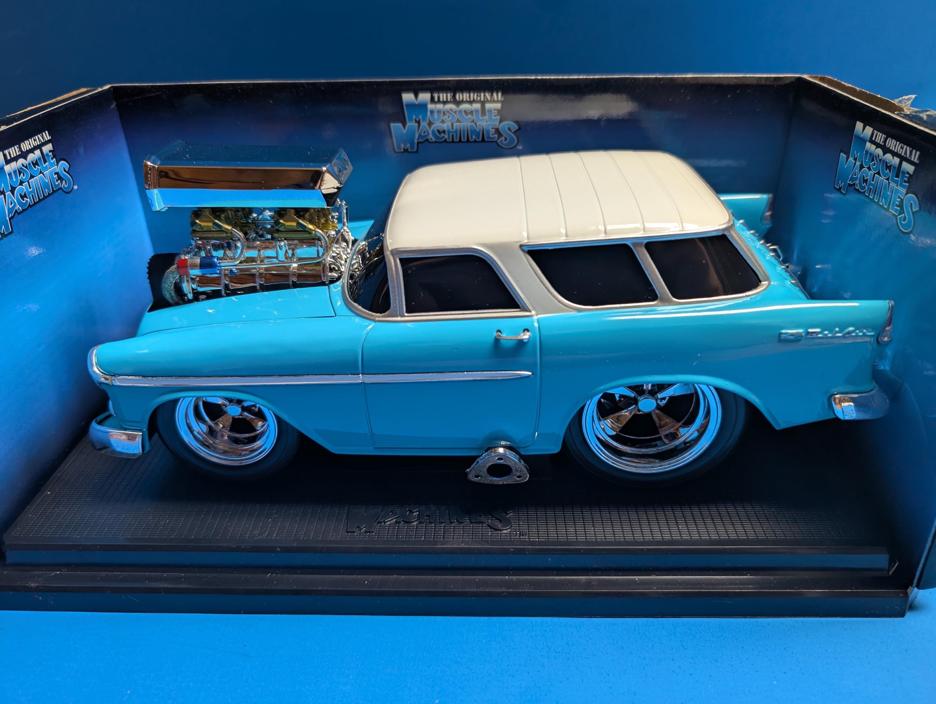 Chevy Nomad Muscle Machines 1/18 Scale '55 Nomad – Classic