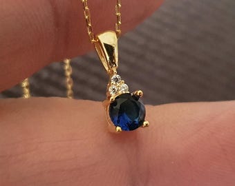 14k Solid Gold Rundschnitt Saphir Halskette für Frauen, 18k Gold Dainty Solitaire Anhänger, September Birthstone 10k Echtgold Charm Halskette
