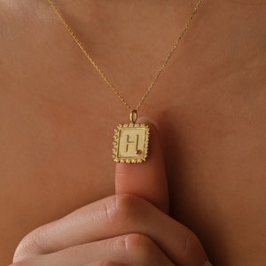 Collar con letra inicial personalizada en oro macizo, collar con dije de inicial personalizado, colgante con piedra de nacimiento de placa cuadrada para el Día de la Madre, regalo personalizado