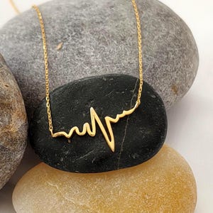 14K Solid Gold Heartbeat Necklace, 18K Gold ECG / EKG Pendant for Women, 10K Charm Mother&#39;s Day Gift, Gift for Daughter, Christmas Gift.