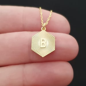 Collar con inicial hexagonal de oro macizo, colgante de medallón de oro de 10 k, 14 k y 18 k, collar con dije de letra, collar personalizado para regalo del Día de la Madre