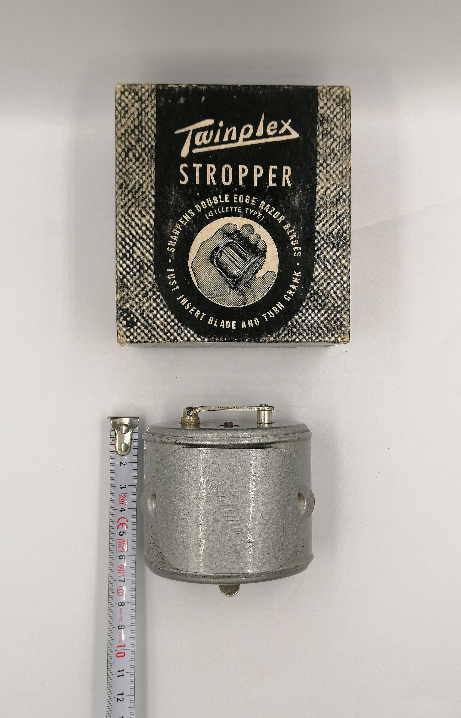 Lot - TWINPLEX STROPPER DOUBLE EDGE RAZOR BLADE SHARPENER IN BOX