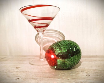 Disco Martini Olive: Decoración de bar con espejo verde - Arte pop funky