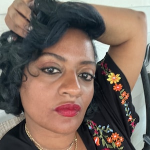 Sharada &gt; Super Red - Matte Velvet Liquid Lipstick - NWNY BEAUTY