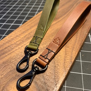 Llavero, pulsera, correa de muñeca, cuero negro mate con estampado personalizado, accesorios para mujer, accesorios para hombre, elegante cuero de grano completo