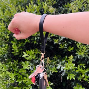Bracelet en cuir noir, fermoir en laiton massif doré, cuir pleine fleur, personnalisable