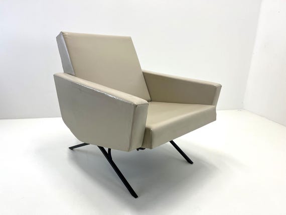 Vintage Armchair / Club Chair / Lounge Chair / Side Chair / Beige Faux Leather / Space Age Italian Chair /Rest Chair / Relax Chair