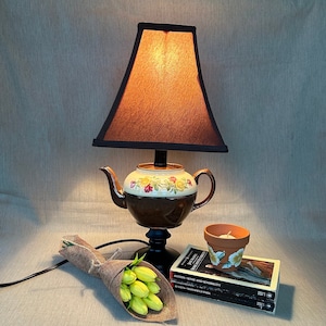 Brown/Floral Teapot Lamp