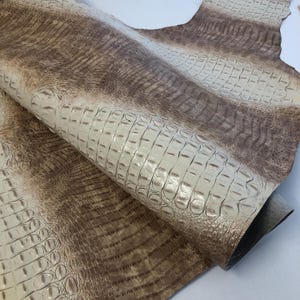 Crème en beige tweekleurige vegetarische tan krokodillenleer getextureerde 100% rundleer lakens stukken meerdere maten