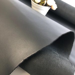 Láminas de cuero de vaca 100 % auténtico, de grano completo, color negro, liso, de 2,0 a 2,5 mm de grosor, en varios tamaños