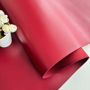 Fogli di pelle bovina 100% vera, pieno fiore, liscia, rossa, conciata al vegetale, da 2,0 mm di spessore, diverse misure