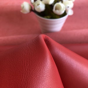 Fogli di pezzi di pelle di vacchetta rossa liscia al 100% vera, dimensioni multiple