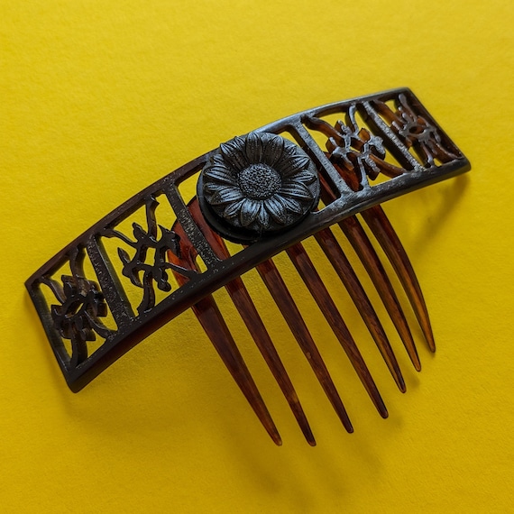 Antique victorian hinged hair comb made of horn, c. 1860