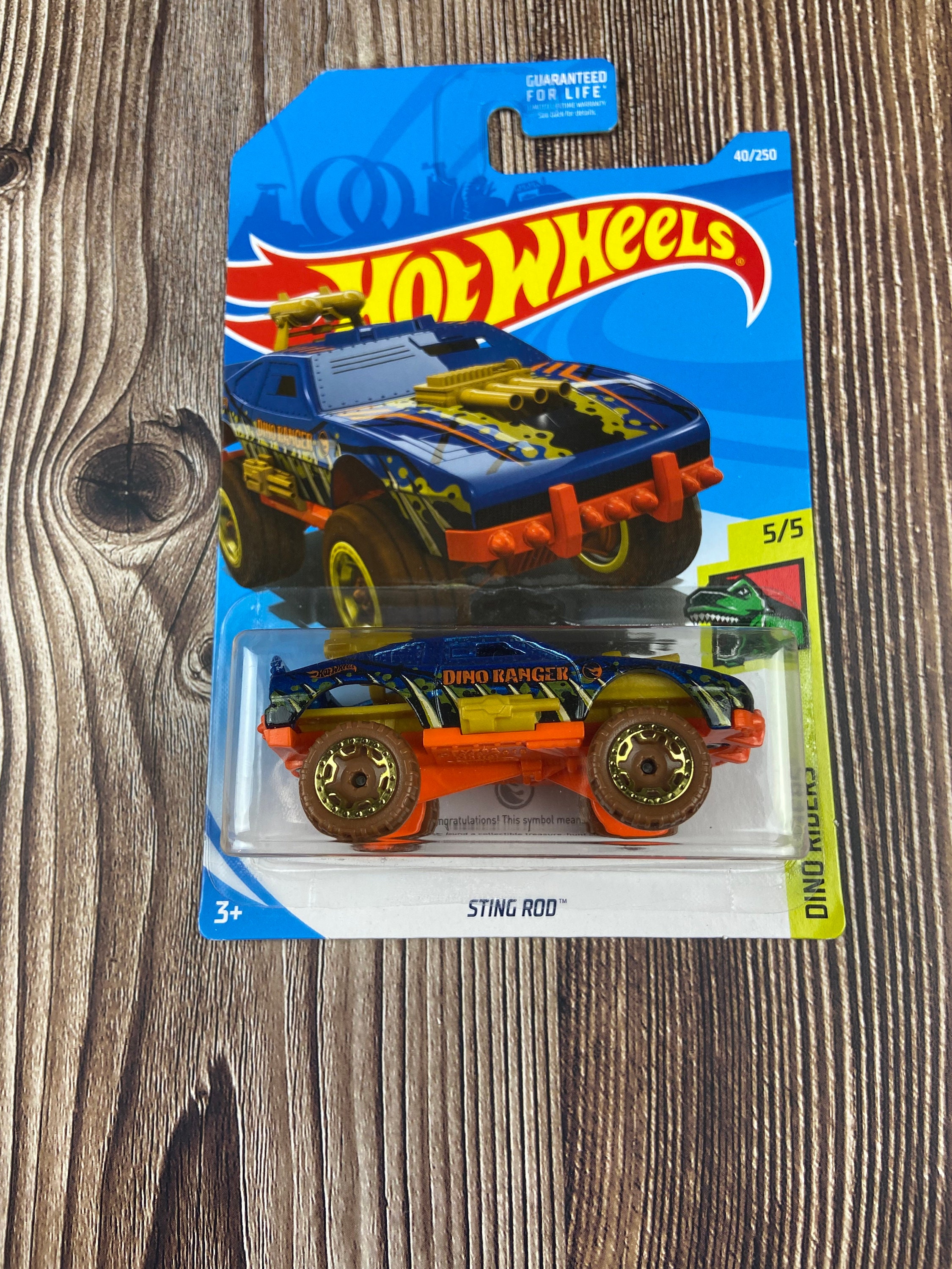  Hot Wheels 2019 Treasure Hunt Dino Riders 5/5 - Sting Rod :  Toys & Games