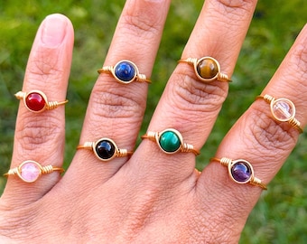 Anello di cristallo fatto a mano con filo d'oro avvolto: gioielli con pietra portafortuna