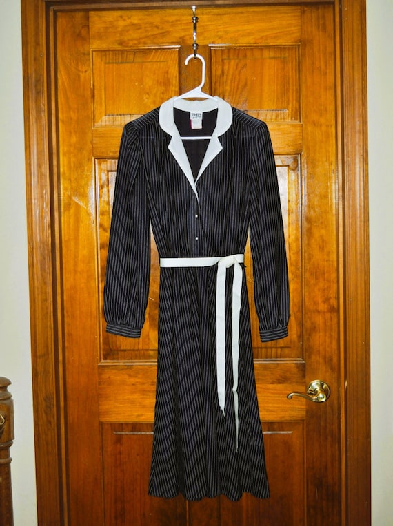 Vintage ~ 1980s Navy Blue & White Pinstripe Long … - image 1