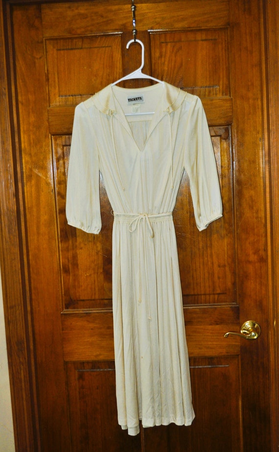 Vintage ~ 1980s Ivory V-neck Full Skirted Dress b… - image 1