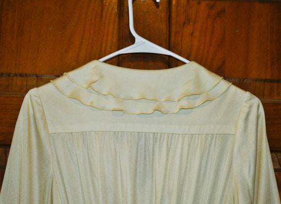 Vintage ~ 1980s Ivory V-neck Full Skirted Dress b… - image 3