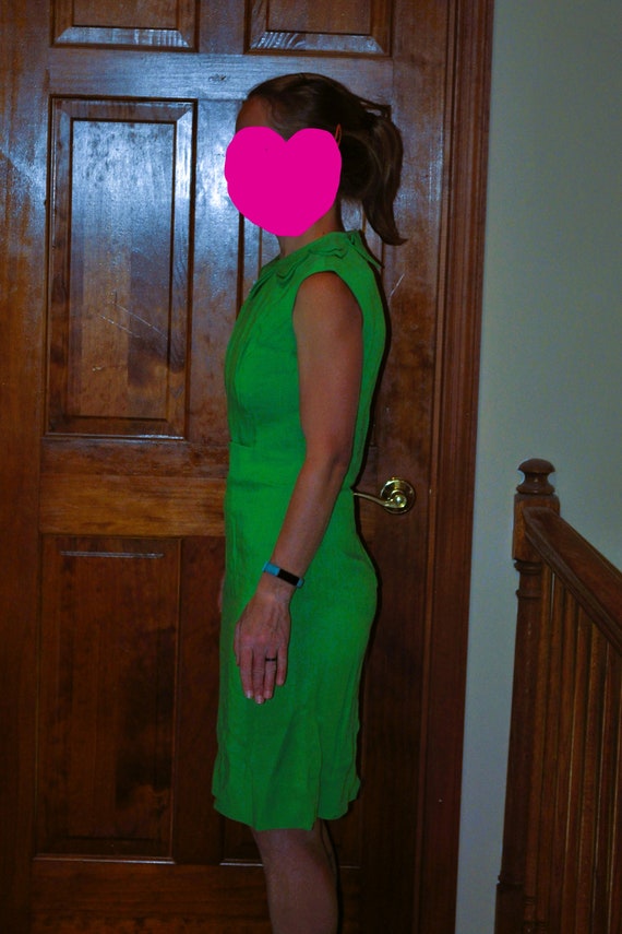 Vintage ~ 1950s Cute Kelly Green Linen Sleeveless Sheath Dress With Petal  Collar by De Mura - Etsy Canada