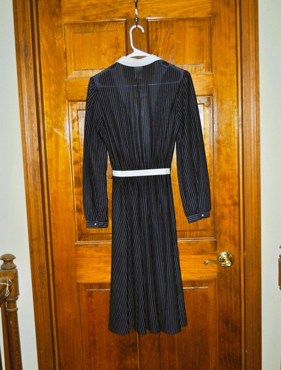 Vintage ~ 1980s Navy Blue & White Pinstripe Long … - image 2