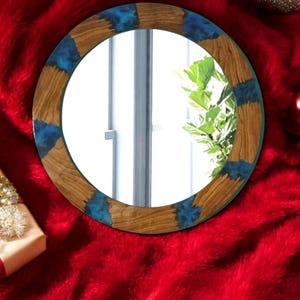 Handmade Wooden Wall Mounted Mirror with Antique Frame Round Wall Mounted Mirror for Home Mirror for Wall Decoration