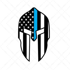 Könnte beinhalten: Ein schwarz-weißer Spartanerhelm mit einer blauen Linie in der Mitte. Der Helm ist mit der amerikanischen Flagge verziert.