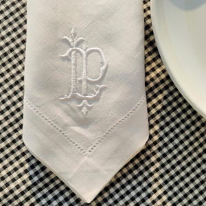 Personalized  Linen Napkins, Monogrammed Napkins, Custom Linen Napkins, Embroidered Initials on Wedding Napkin, Letter Monogrammed Napkins