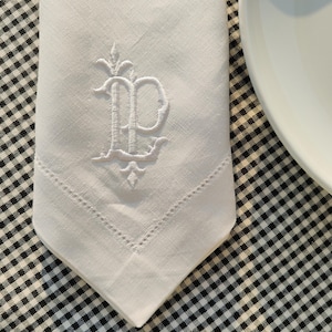 Personalized  Linen Napkins, Monogrammed Napkins, Custom Linen Napkins, Embroidered Initials on Wedding Napkin, Letter Monogrammed Napkins
