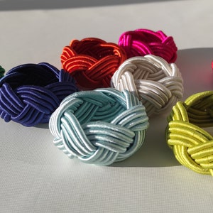 Portatovaglioli con nodo in rayon colorato, portatovaglioli con nodo intrecciato, portatovaglioli classici intrecciati, portatovaglioli in corda fatti a mano in stile testa di turco