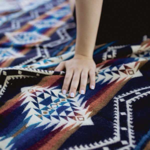 Handgewebte, wendbare ETHNO Wolldecke/ Kuscheldecke Kingsize aus Ecuador I Bohostyle -Geschenkidee Weihnachten- Corazon Blue