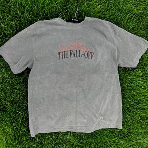 Ropa bordada para fans de Fall Off: Arte de fan del hip hop inspirado en J. Cole