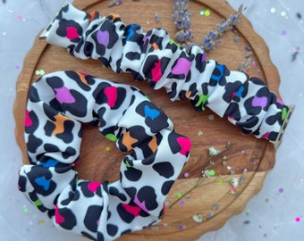 Handgemaakte set scrunchie met luipaardprint en Apple Watch-band