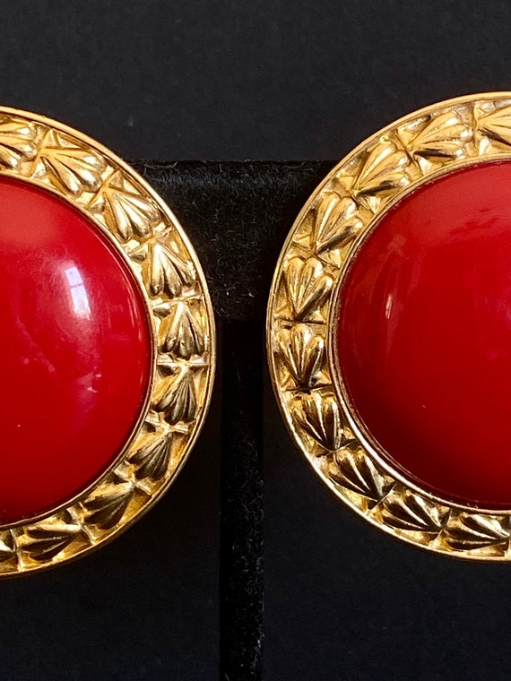 1980s Trifari Large Red and Gold Round Disc Clip-… - image 4